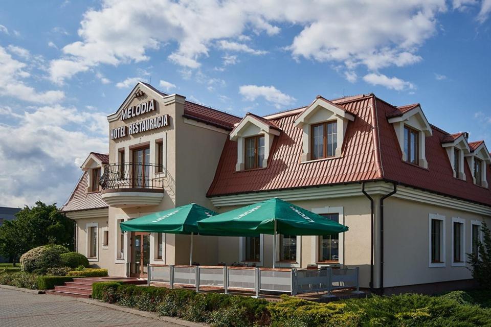 Hotel Melodia *** Buk  エクステリア 写真