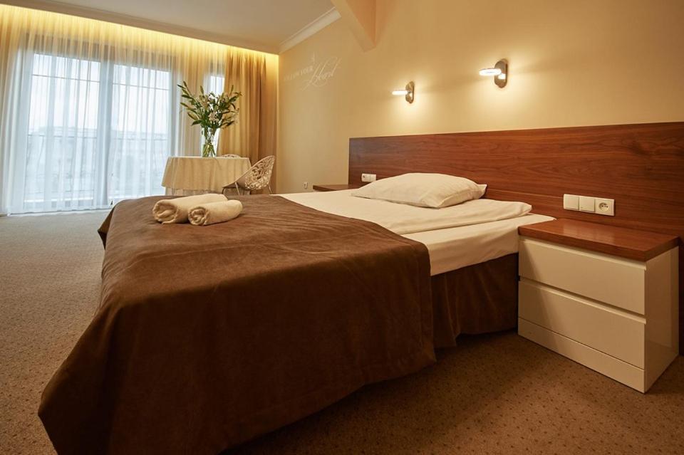 Hotel Melodia *** Buk  エクステリア 写真